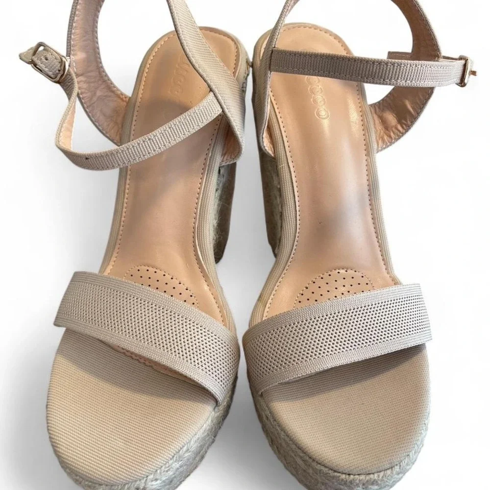 NWOT Tan and cream‎ wedges